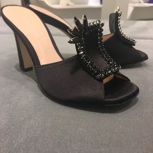 Stuart Weitzman “RADIANCE” sandal SS18 size 6.5M